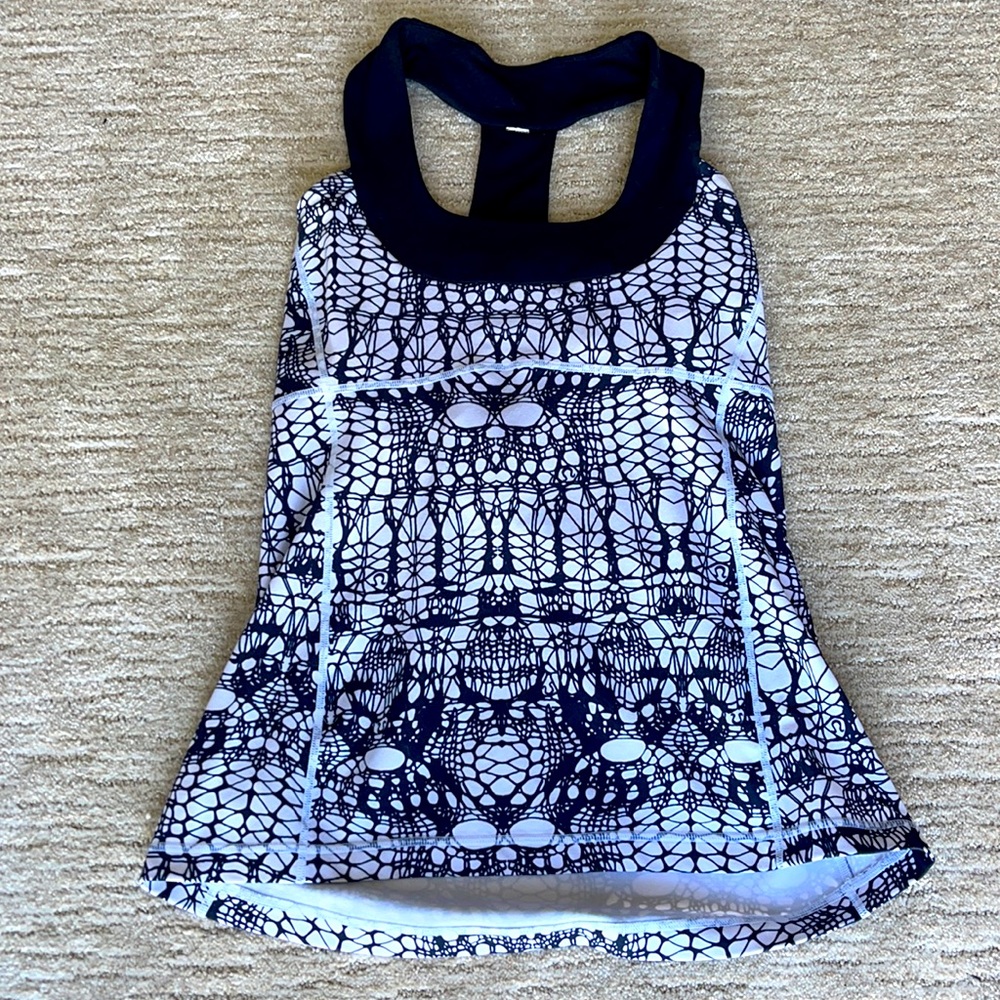 Lululemon size 8 top